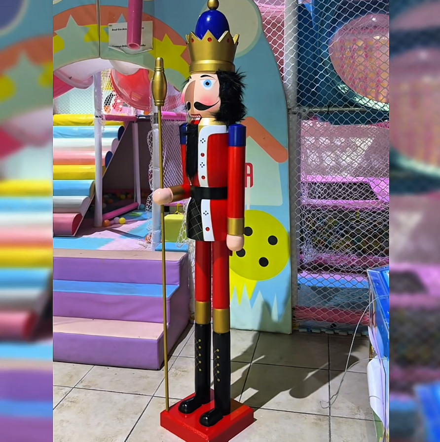 Щелкунчик со скипетром Royal Colonel