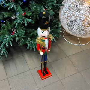 Щелкунчик с секирой Axel 90 см