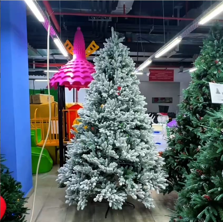 Заснеженная ель с напылением Marshmallow Fluff 270 см