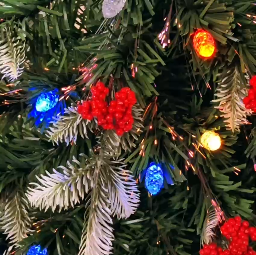 Светодиодная ель с ягодой и заиндевелыми ветвями Festive Delight 150 см