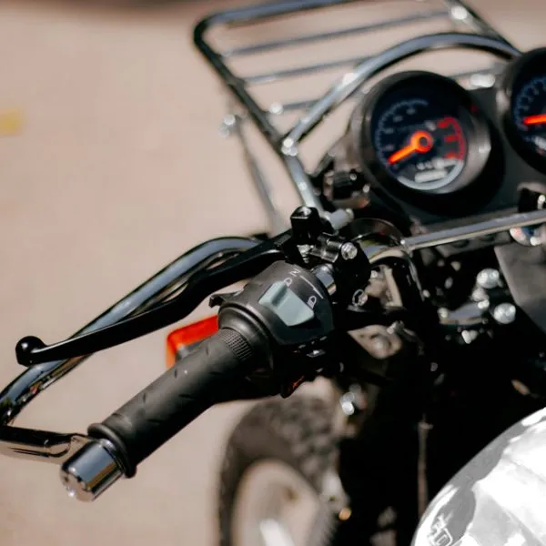 Мотоцикл Suzuki GSX 200 White Spirit — изображение 5